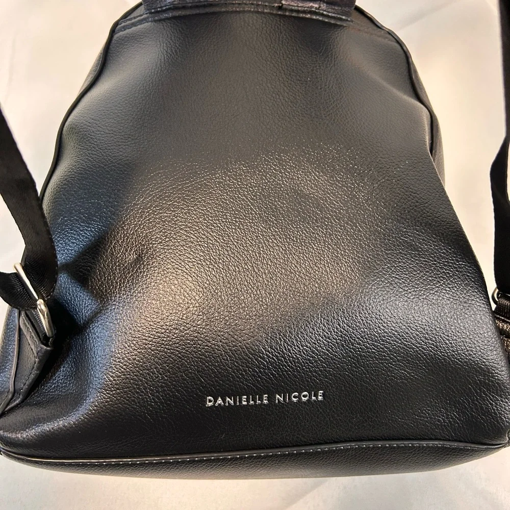 Danielle Nicole Disney‎ Cruella “Look Fabulous!” Fashion Mini Backpack - Picture 13 of 13